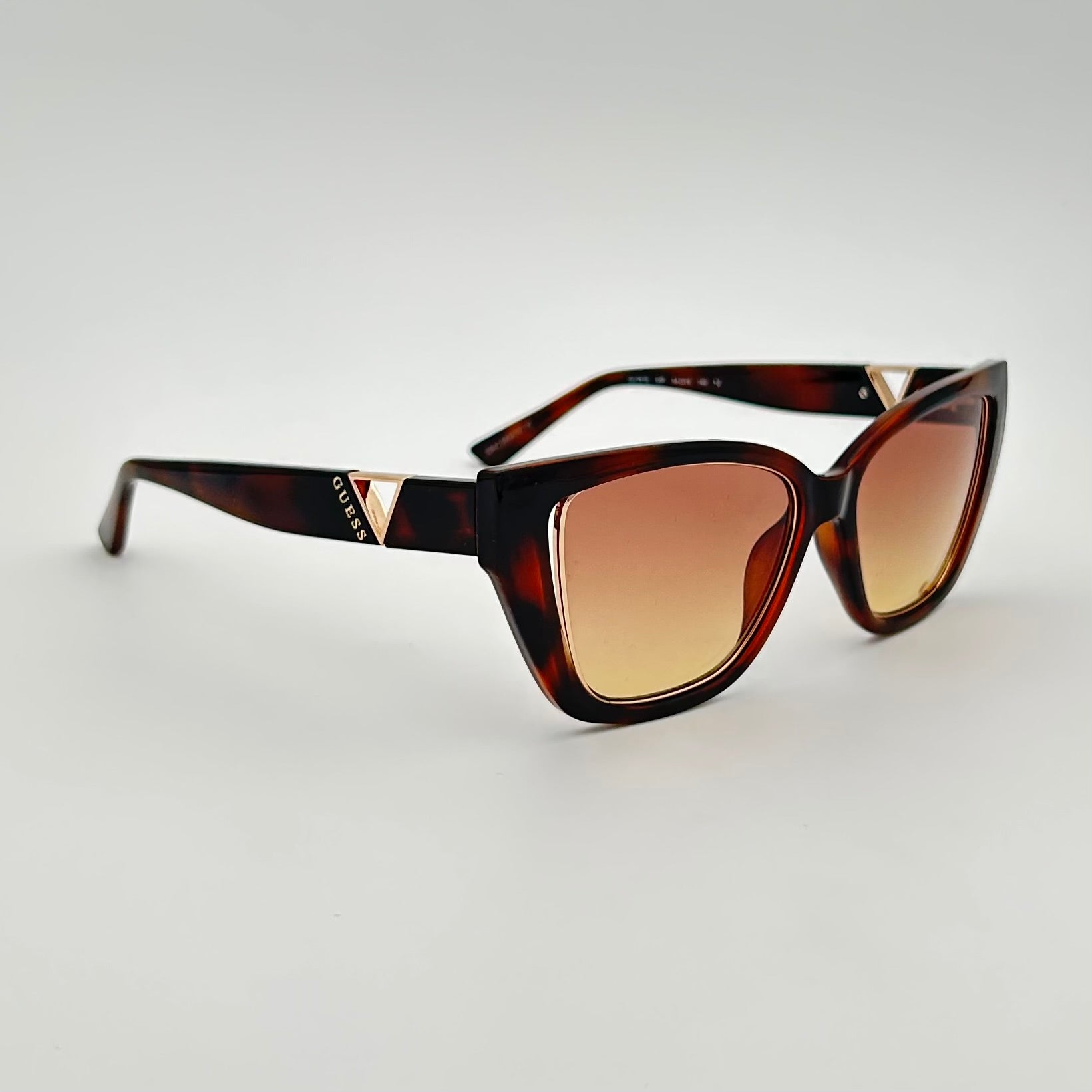 Lunettes de soleil Guess GU7816