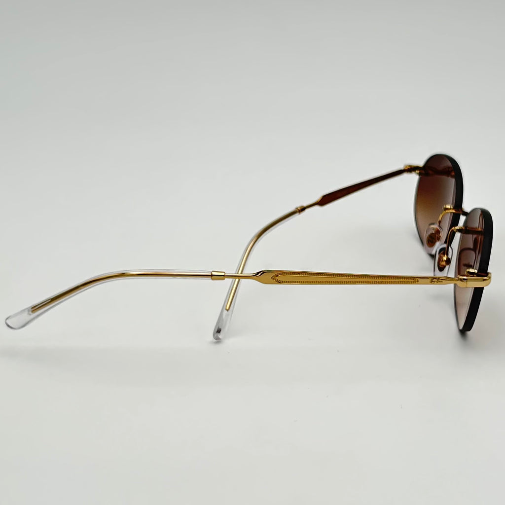 Vue de profil des lunettes de soleil Ray-Ban RB3767, branches fines en métal doré Arista