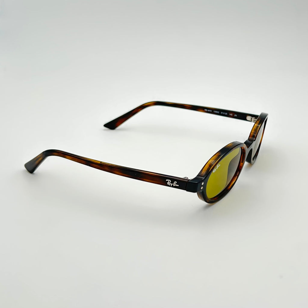 Ray-Ban RB4472 vues de trois quarts, monture Havana aux nuances brunes et verres verts